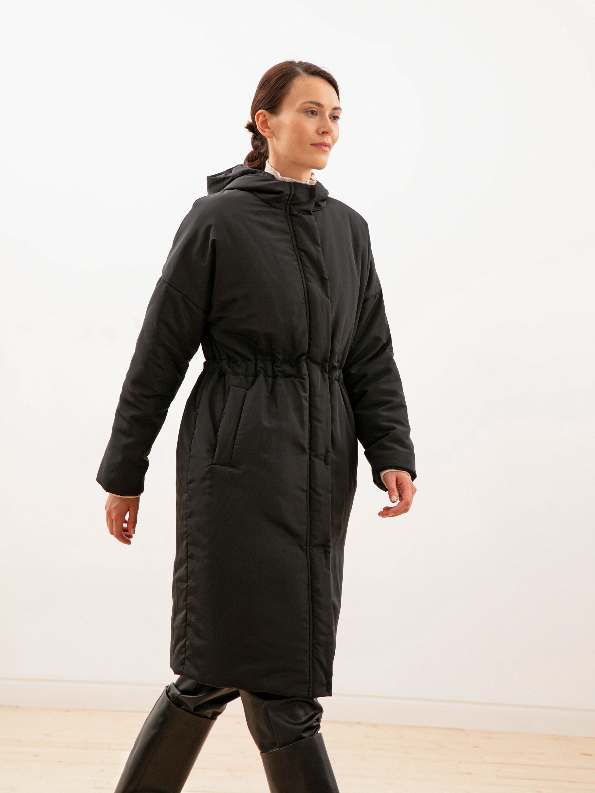 Зимнее пальто с мембраной, утеплителем и капюшоном Pompa черного цвета
