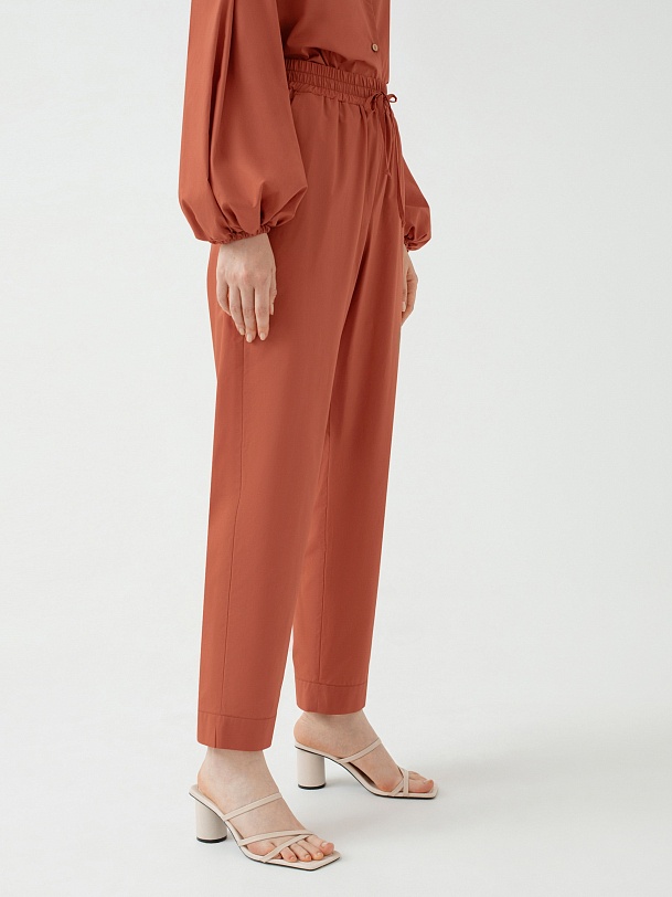 Хлопковые брюки-бананы на резинке