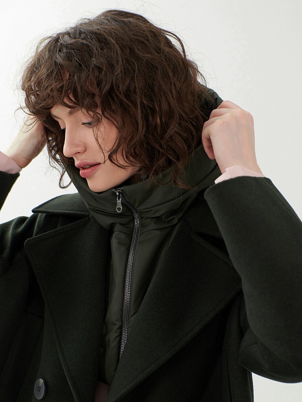 Шерстяное пальто с мембраной и утеплённой спинкой