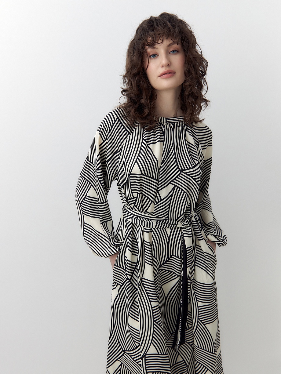 Свободное атласное платье