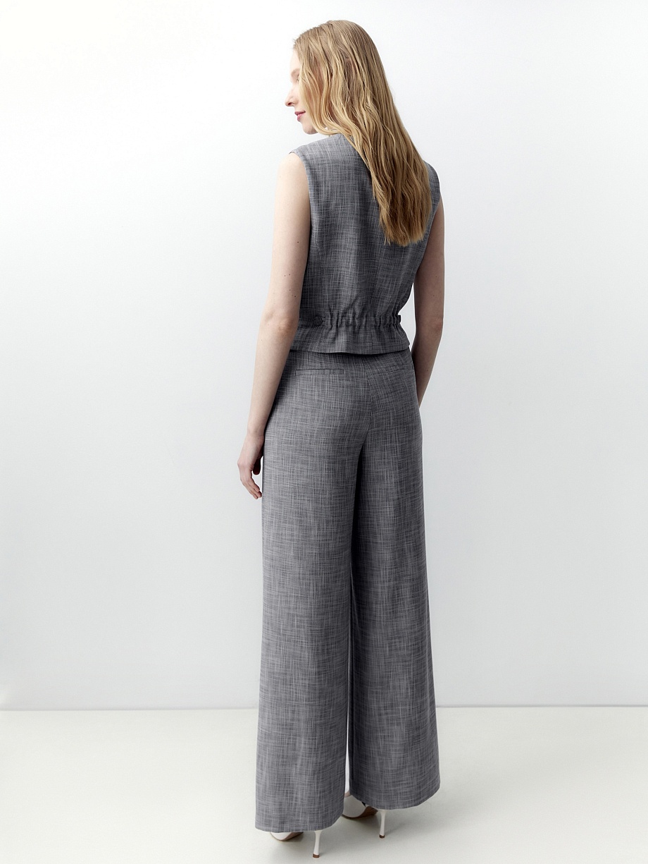 Приталенный жилет из костюмной вискозной ткани