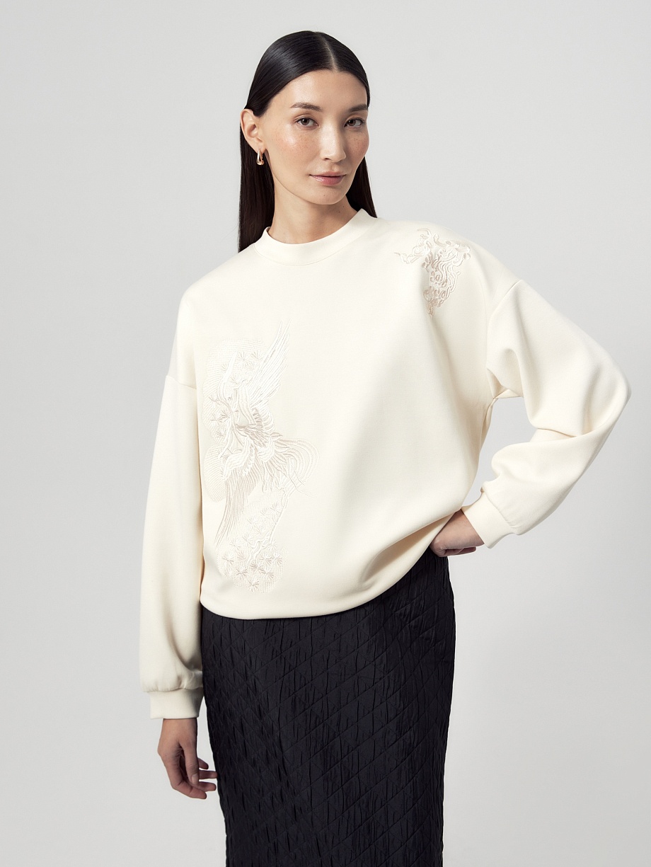 Свитшот из вискозы с вышивкой