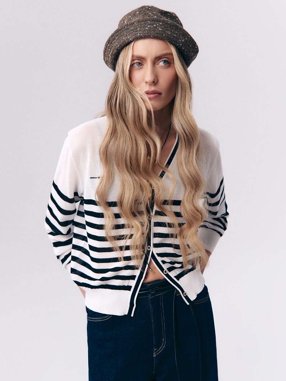 Кардиган в морском стиле из вискозной пряжи