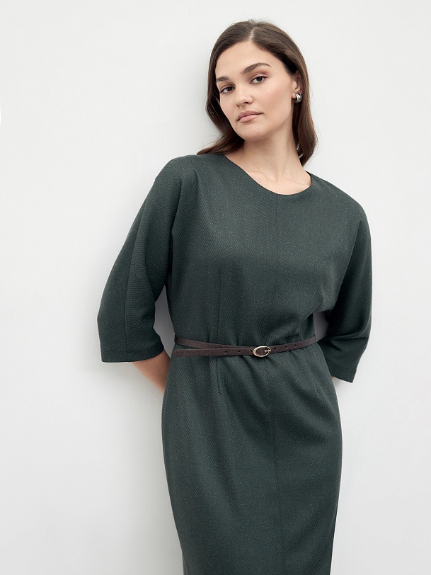 Приталенное платье с укороченным рукавом 