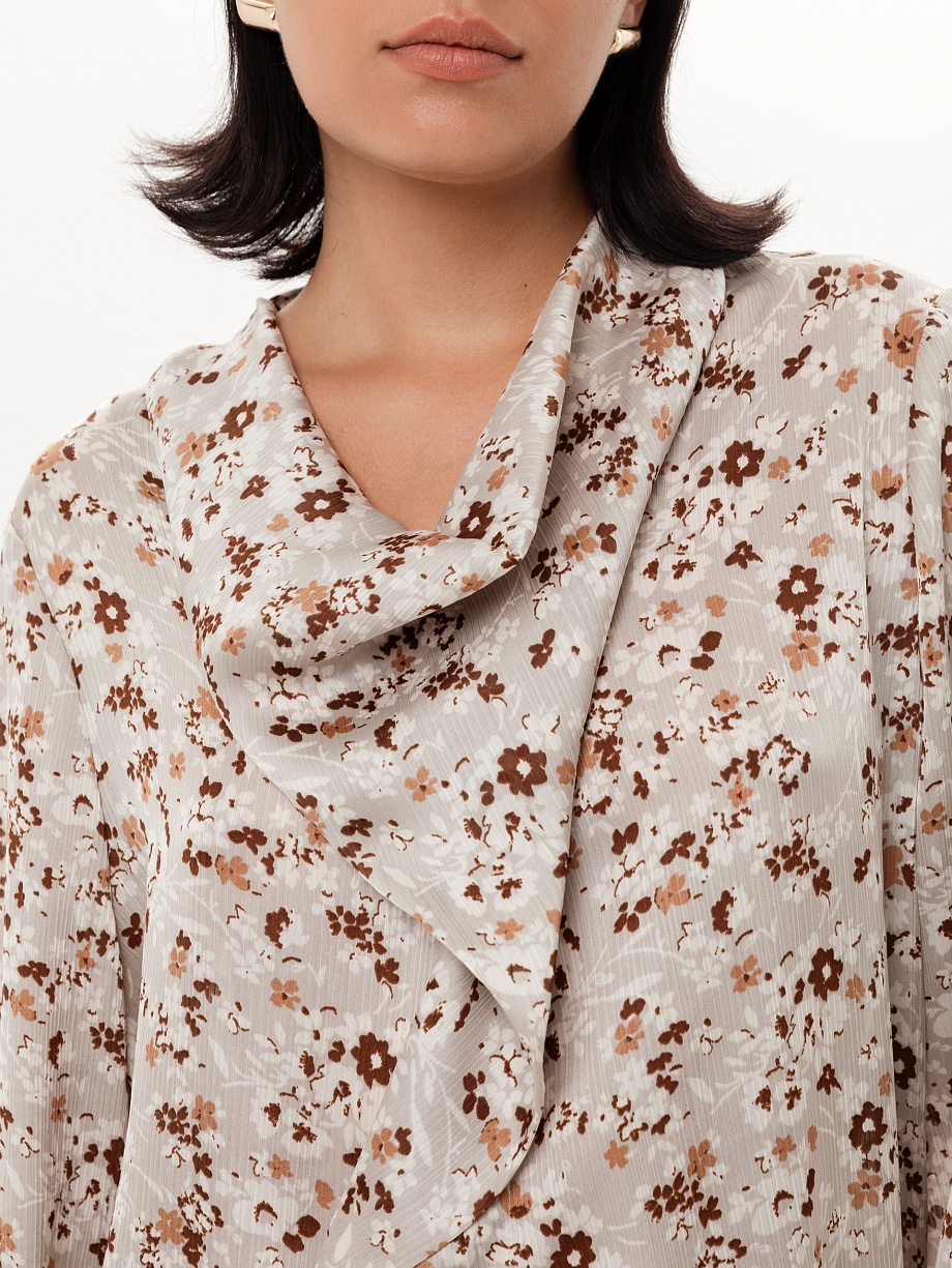 Романтичная блуза с цветочным принтом