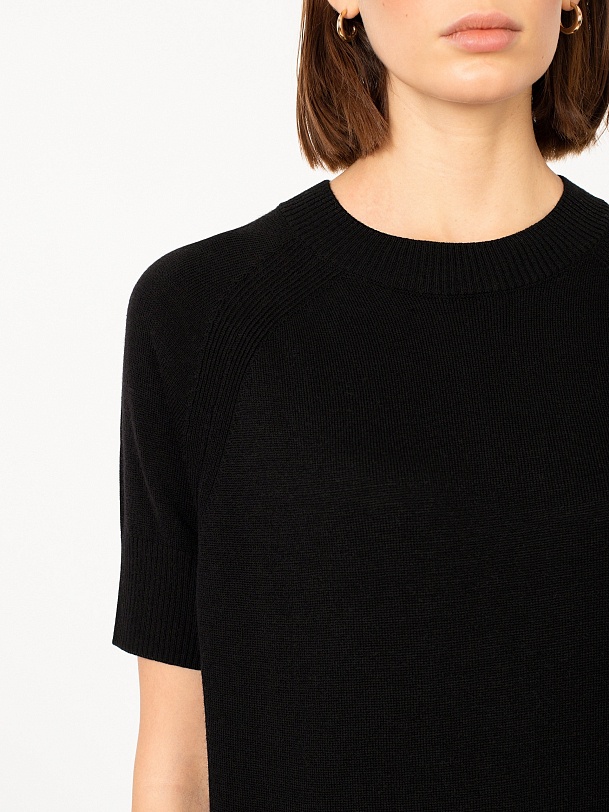 Джемпер трикотажный черный с коротким рукавом