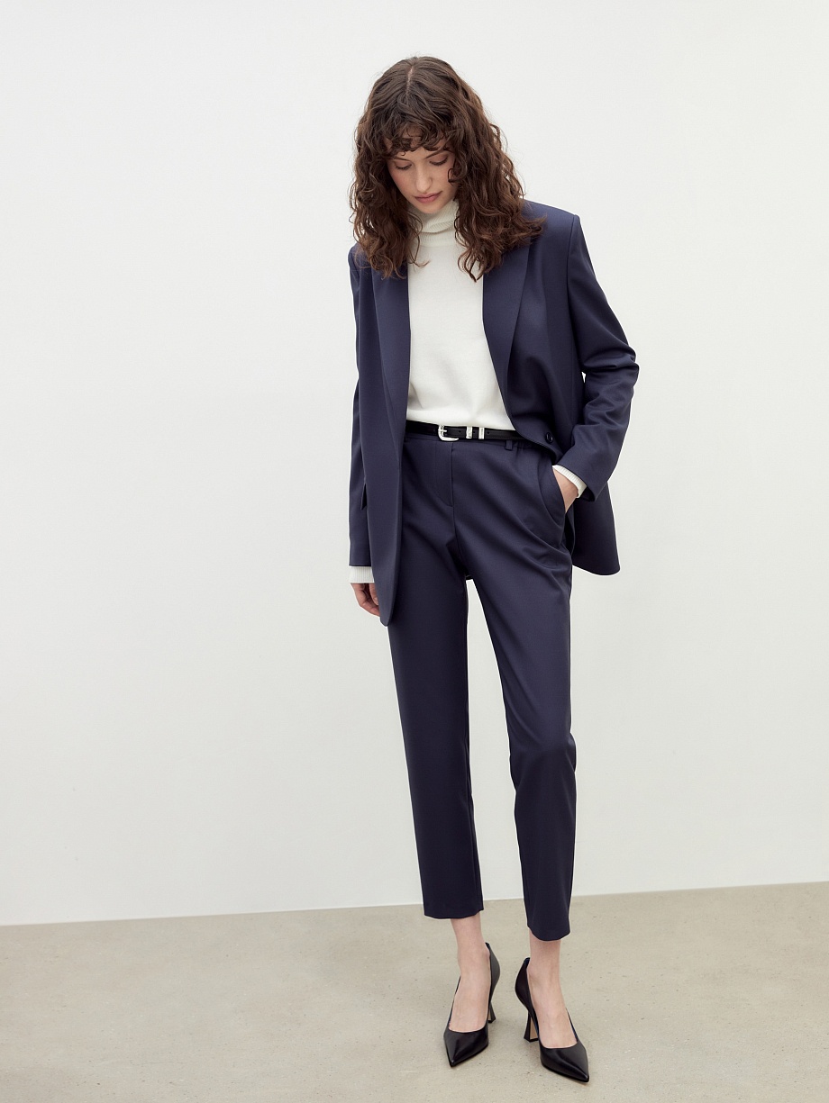 Укороченные зауженные брюки из костюмной ткани
