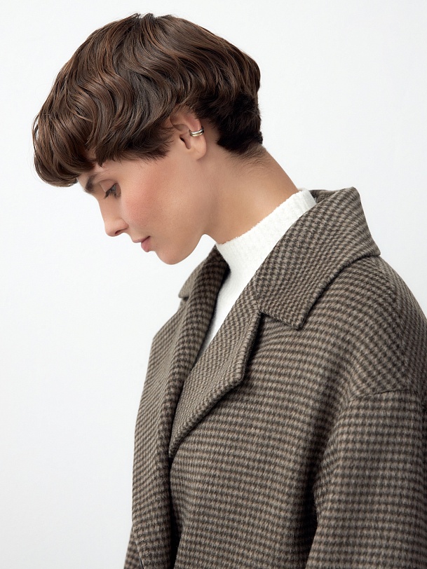 Шерстяное пальто с мембраной и утеплённой спинкой