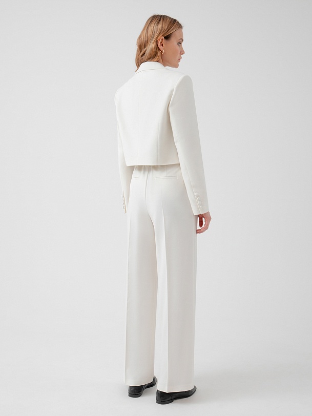 Укороченный жакет без застёжки