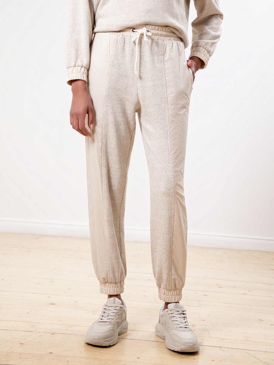 Спортивные трикотажные брюки из комбинированной ткани