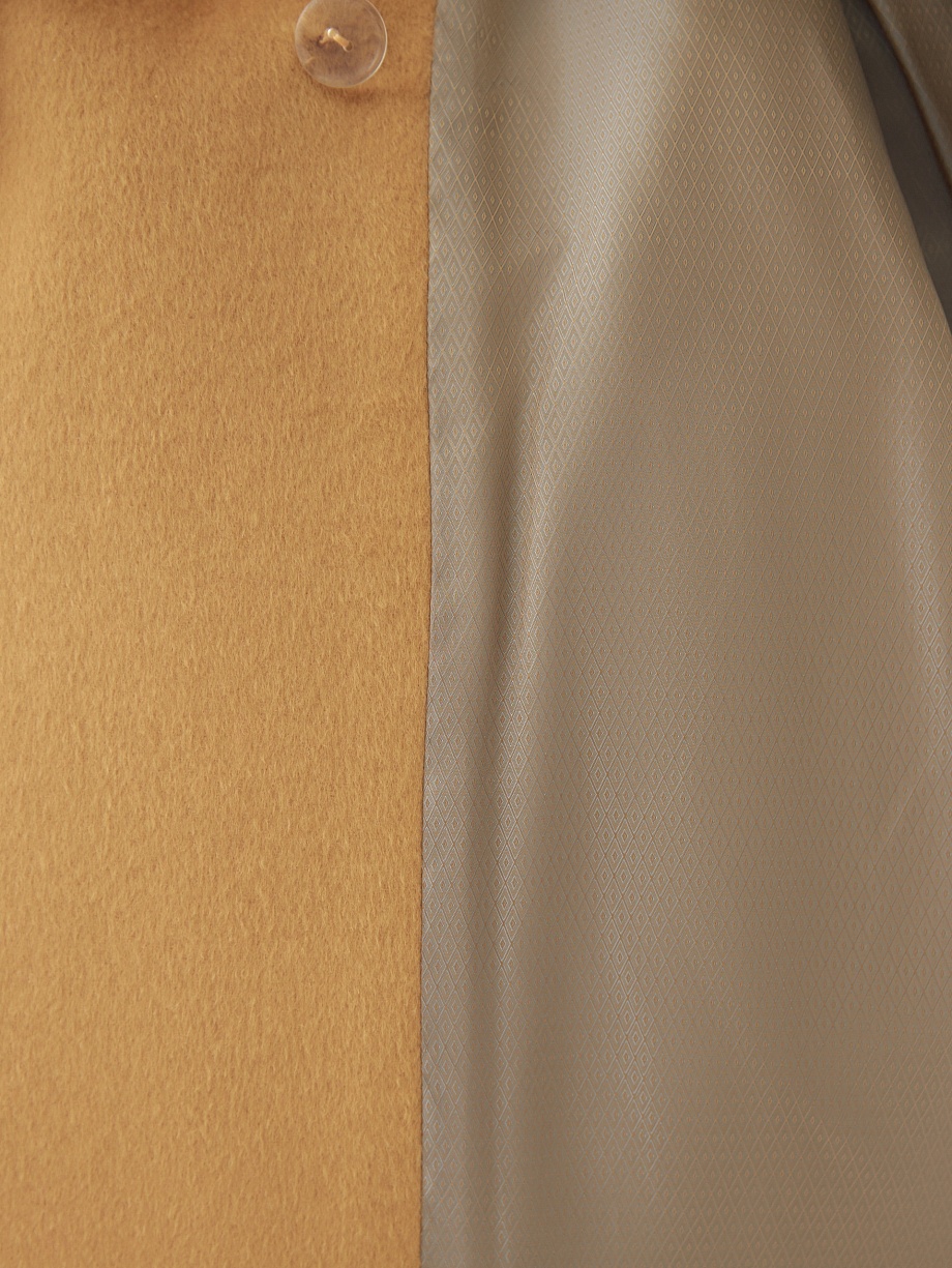 Демисезонное полупальто из шерсти