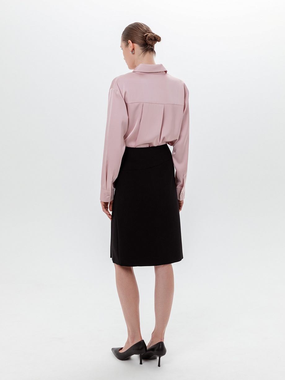 Свободная блуза из атласной ткани 