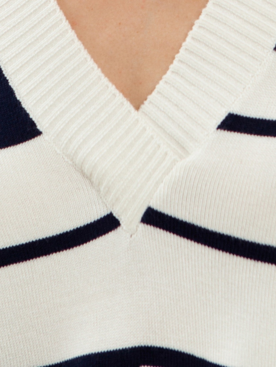 Свободный джемпер из вискозного трикотажа