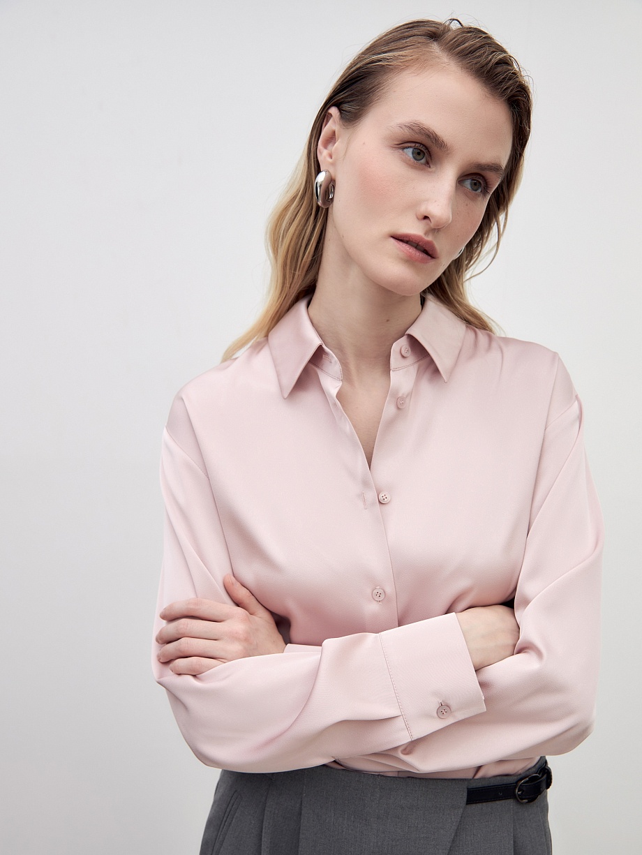 Свободная блуза из атласной ткани 