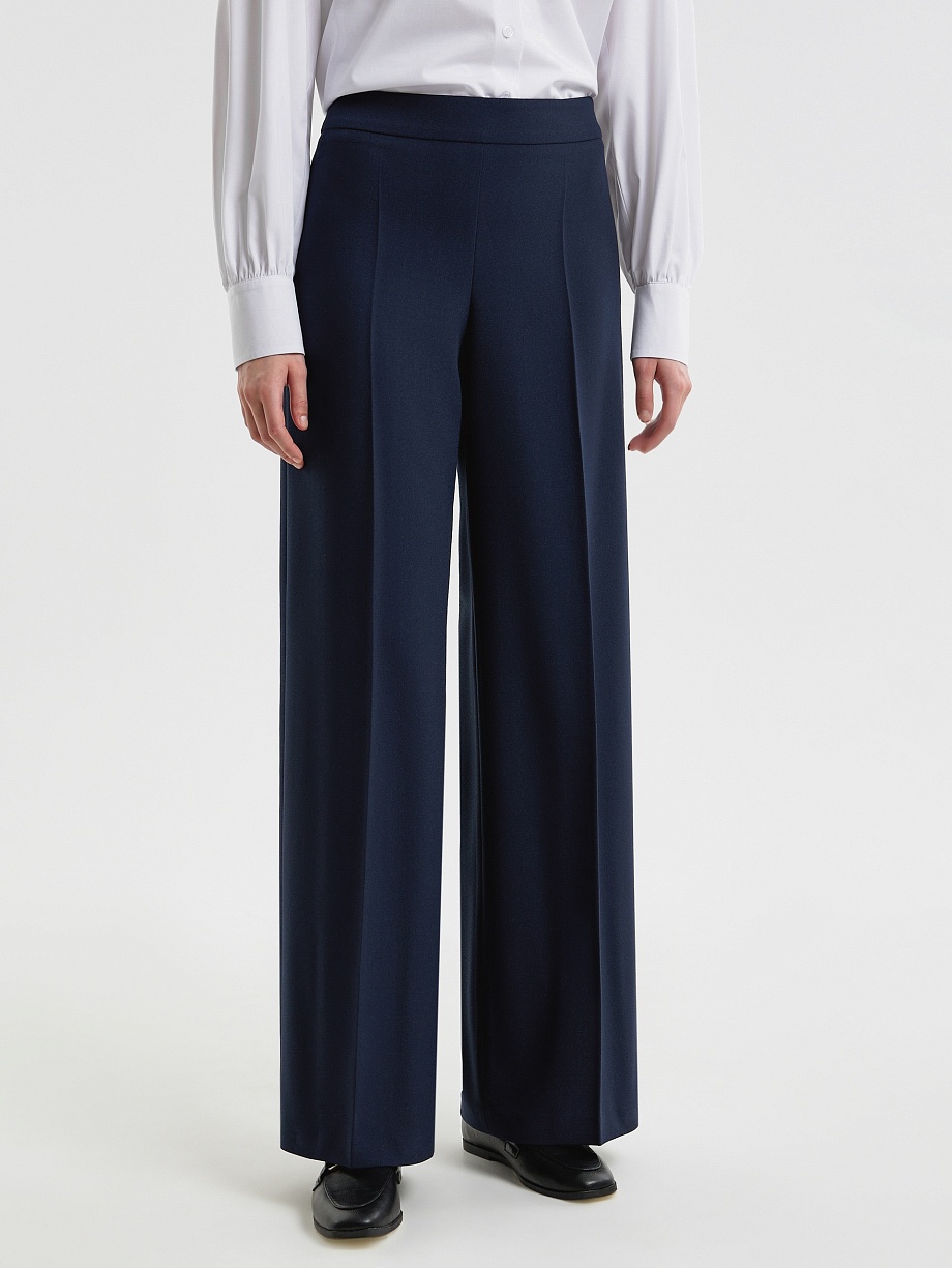 Расклешенные брюки со стрелками из костюмной ткани