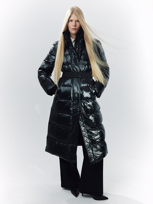 Пуховик с мембраной и утеплителем 90% пух и 10% перо и капюшоном