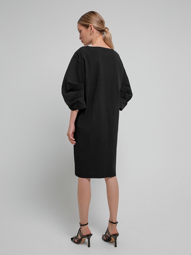 Хлопковое платье из фактурной ткани с объёмными рукавами