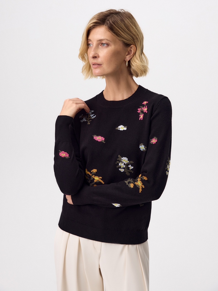 Джемпер с ручной вышивкой