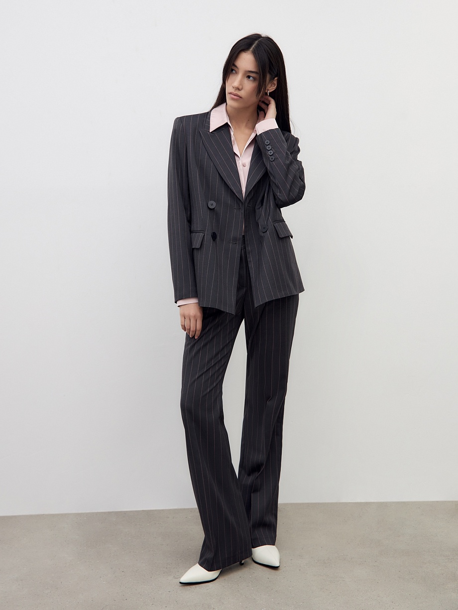 Двубортный прямой жакет в мужском стиле 