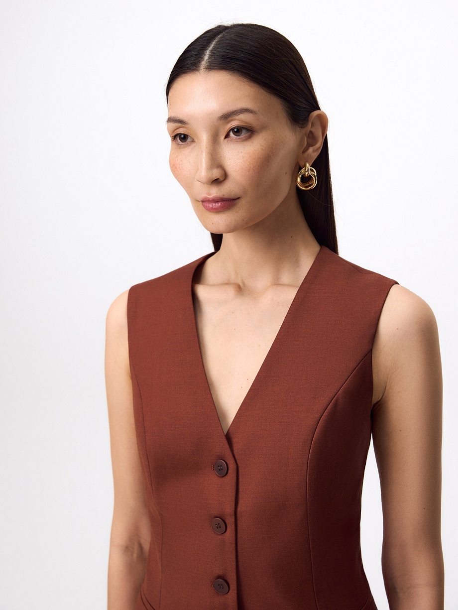 Жилет из костюмной ткани с вискозой