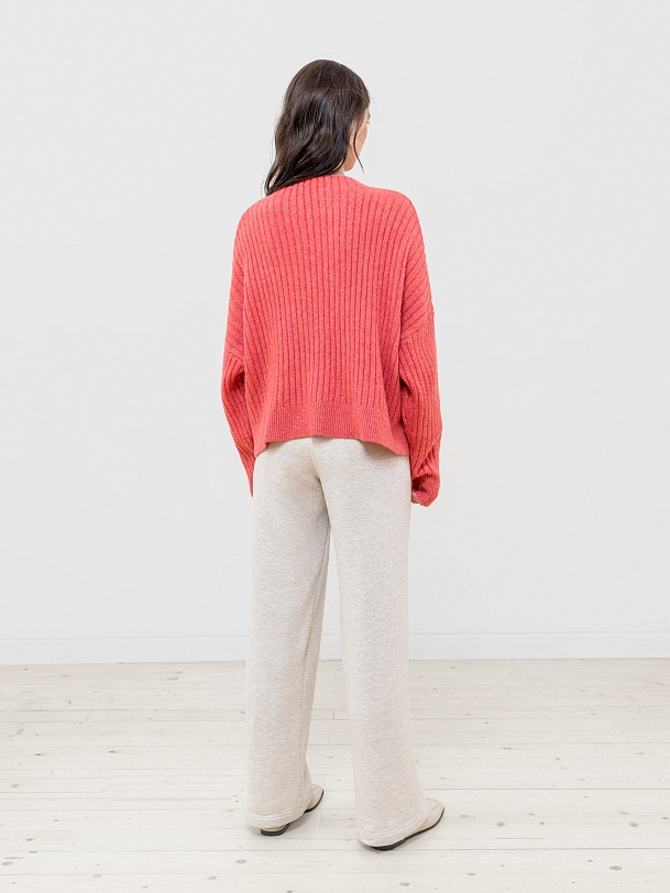 Свободный свитер из вязаного трикотажа