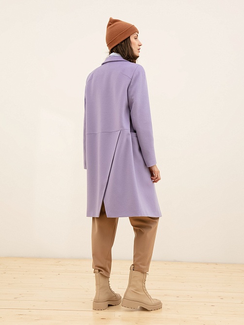 Шерстяное пальто сиреневое с асимметричной деталью