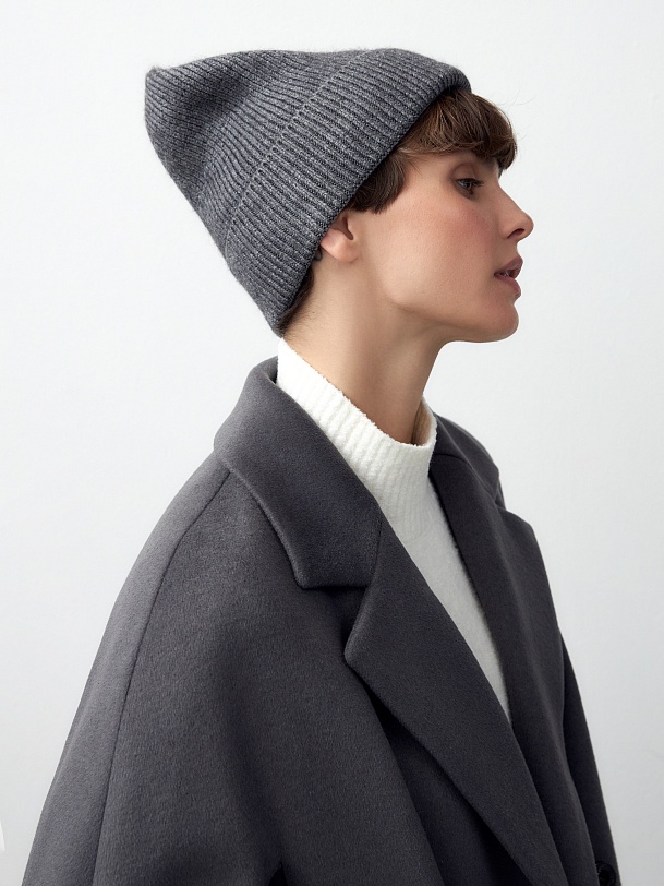 Демисезонная вязаная шапка-бини с ангорой