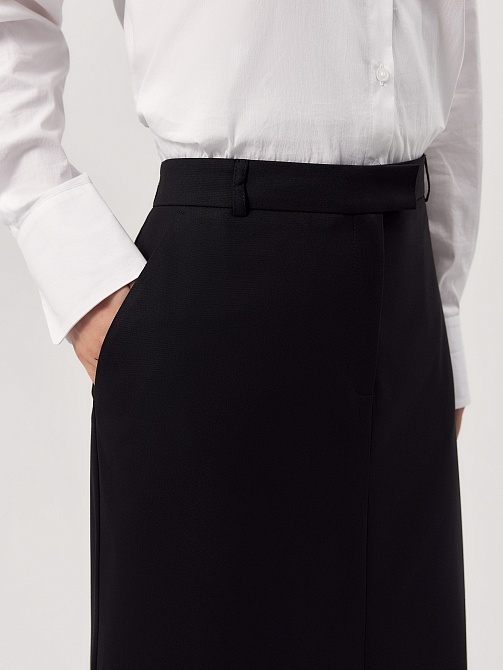 Прямая юбка миди с разрезом