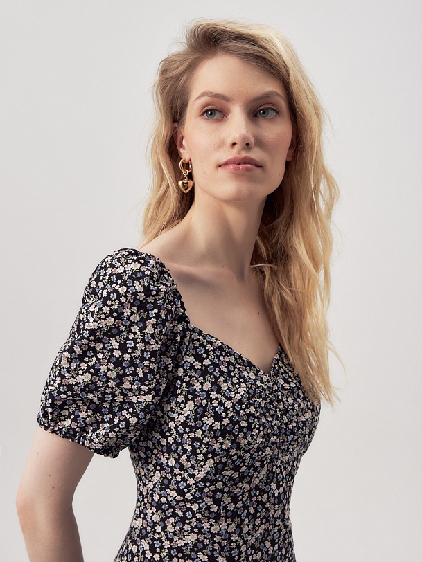 Летнее платье из хлопка с разрезом