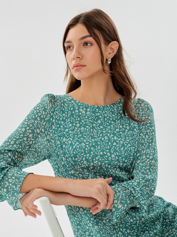 Романтичное платье приталенного силуэта