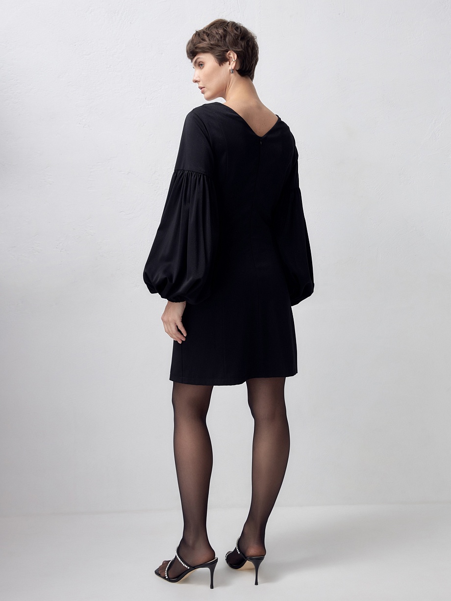 Короткое вечернее платье с объёмными рукавами