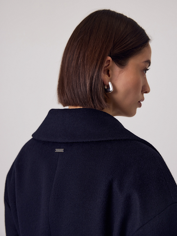Пальто из премиальной шерсти с мембраной, утеплённой спинкой и съёмным капюшоном