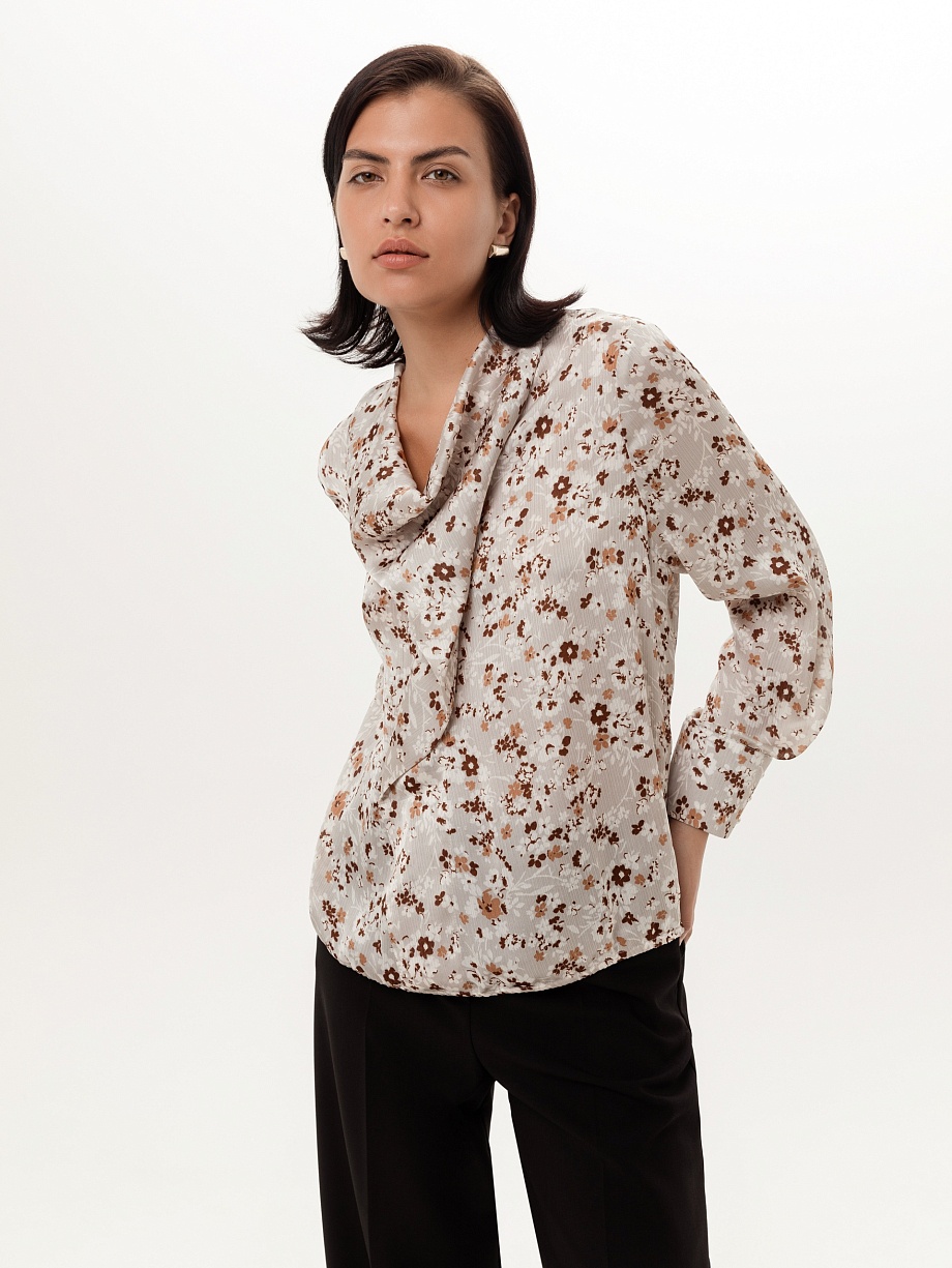 Романтичная блуза с цветочным принтом