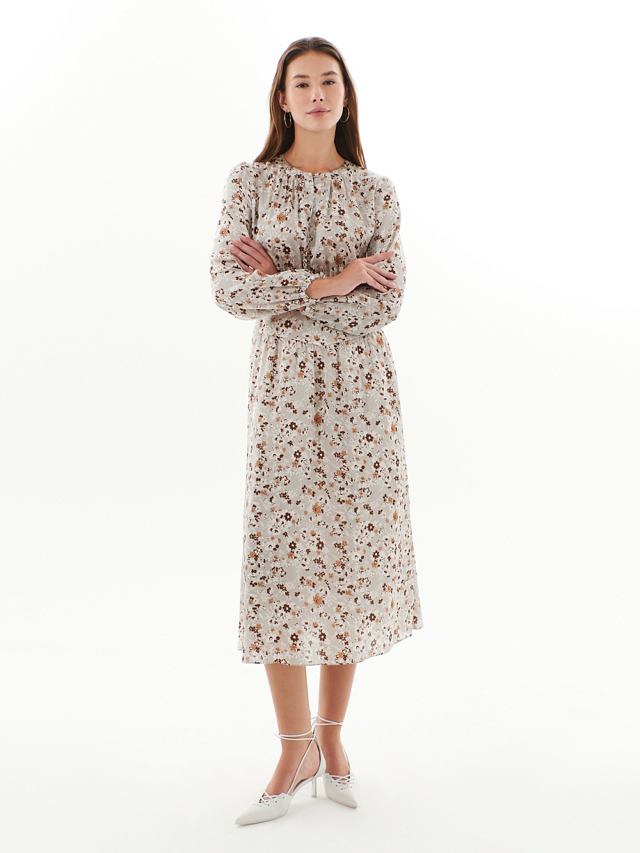 Нежное свободное платье с цветочным принтом