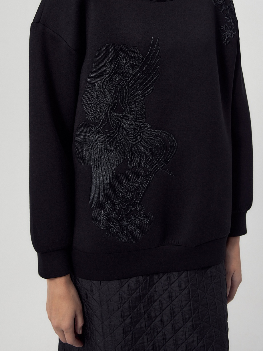 Свитшот из вискозы с вышивкой