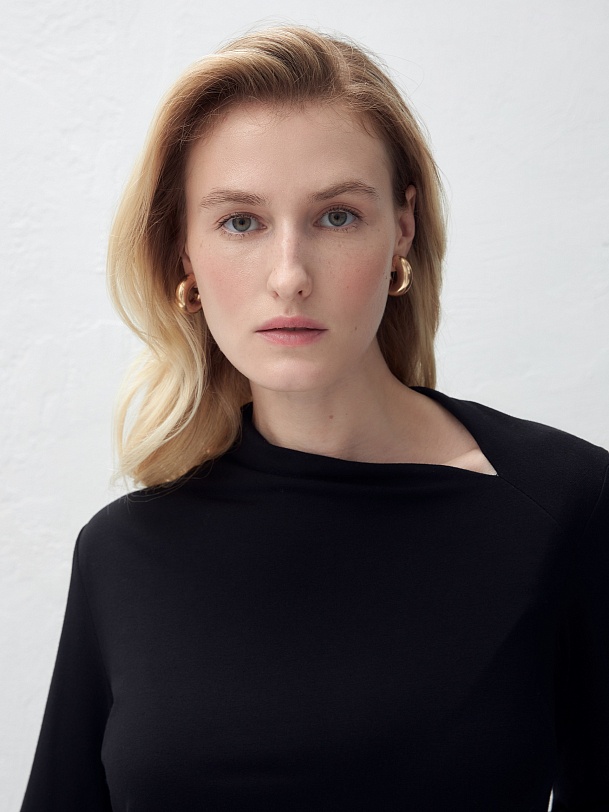 Джемпер из тонкого гладкого трикотажа