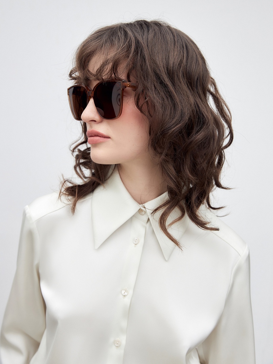 Очки солнцезащитные с чехлом в комплекте