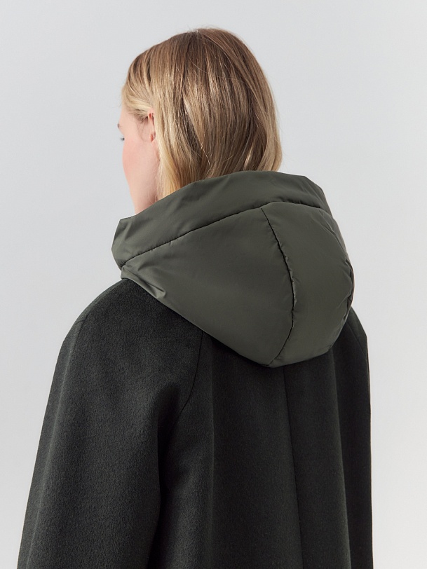 Шерстяное пальто с мембраной и утеплённой спинкой