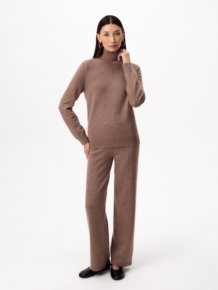 Костюм вязаный из шерсти с ангорой