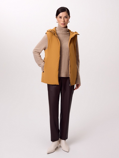 Утеплённый непромокаемый жилет с капюшоном