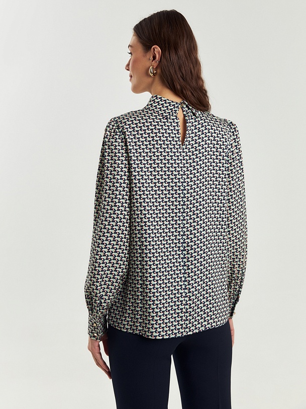 Блуза из тенселя с воротником-стойкой и разрезами по бокам