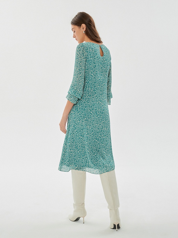 Романтичное платье приталенного силуэта