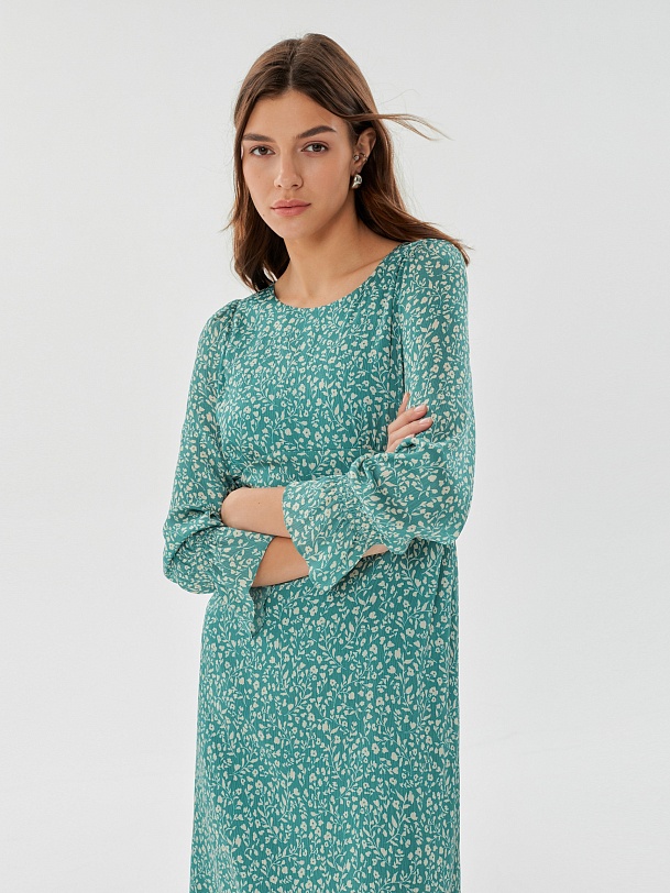 Романтичное платье приталенного силуэта