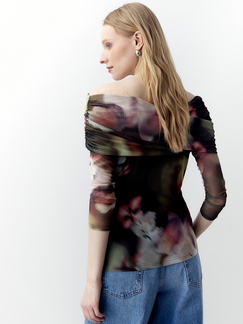 Блуза с открытыми плечами