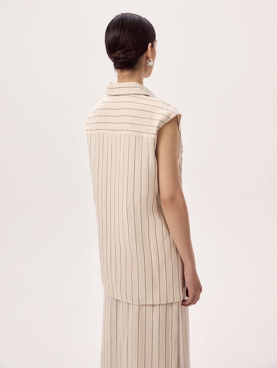 Жилет на запах из натуральной ткани