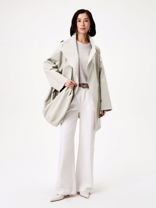 Непромокаемый укороченный плащ с сумкой из той же ткани