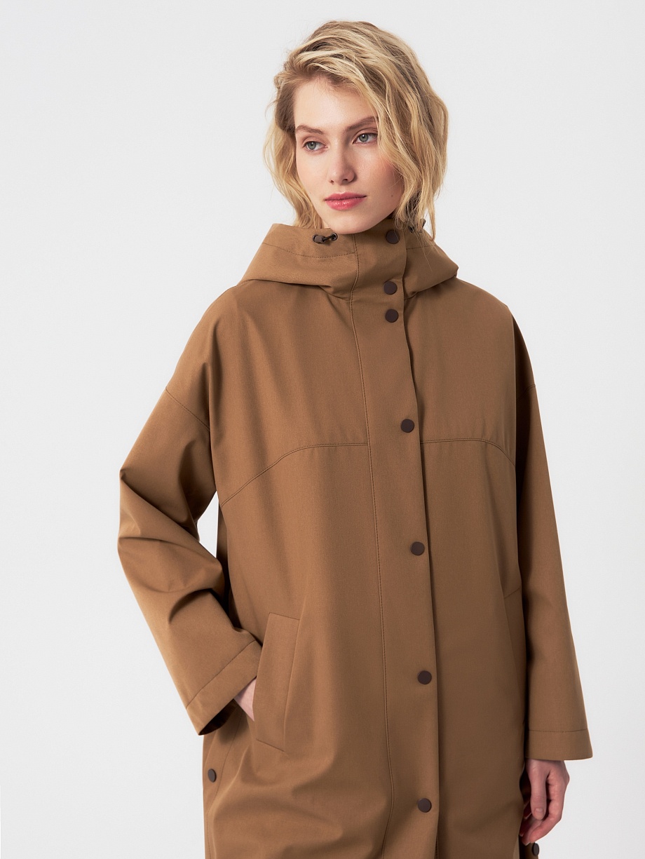 Непромокаемый плащ на кнопках с капюшоном