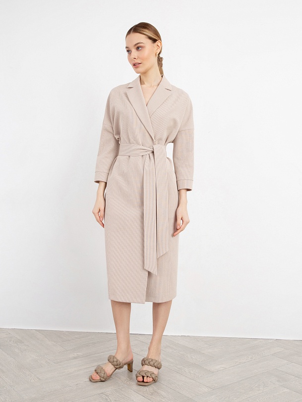Платье из фактурной ткани с запахом