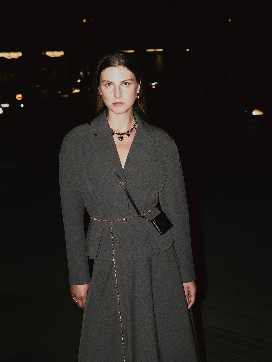 Приталенный жакет из костюмной ткани