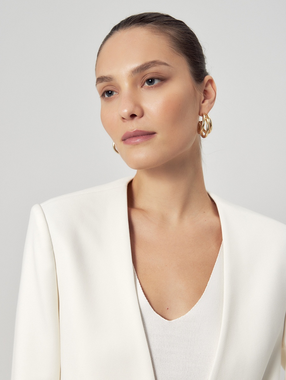 Прямой удлиненный жакет без застежки